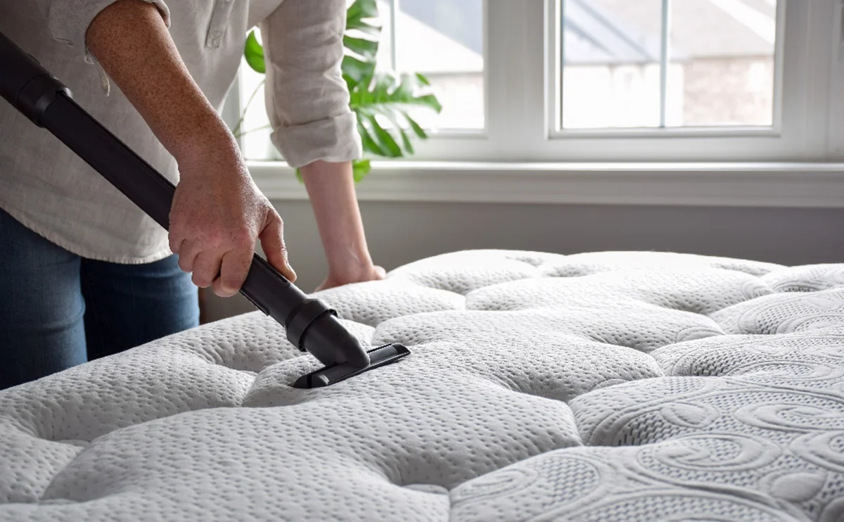 كيفية تنظيف مرتبة السرير من الروائح